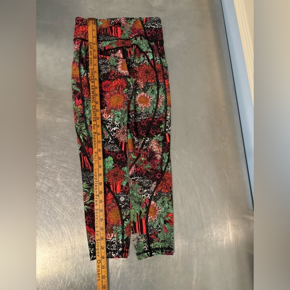 Lululemon - Time To Sweat Crop *23" US4 - Picture 5 of 8